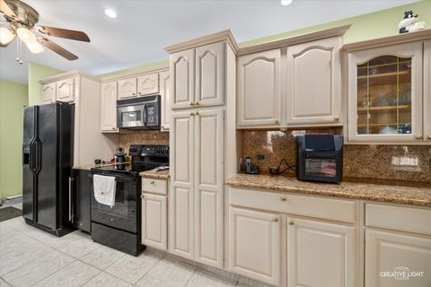 Tiny photo for 120 Lakeview Drive #513, Bloomingdale, IL 60108 (MLS # 12467208)