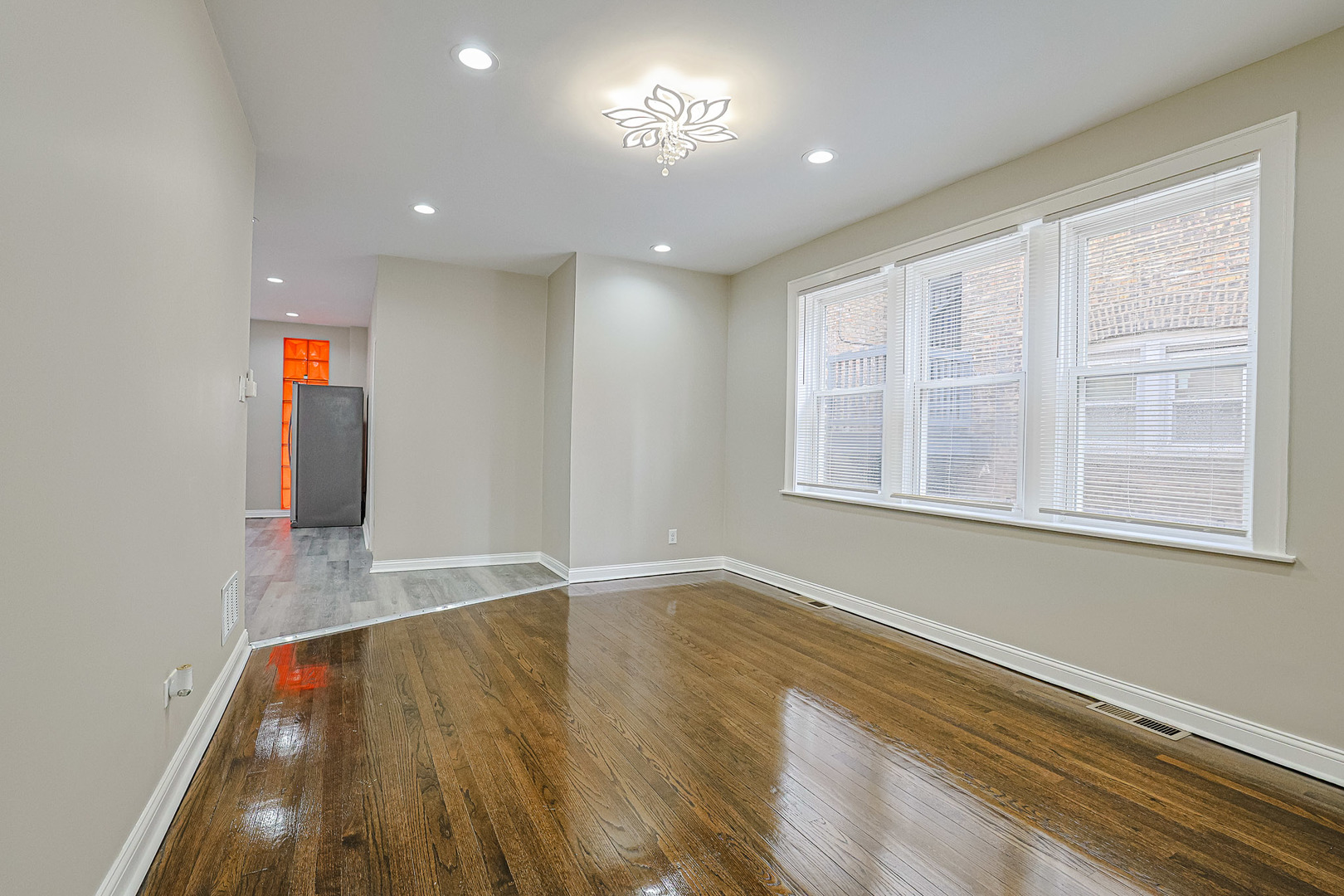 5955 S Whipple Street