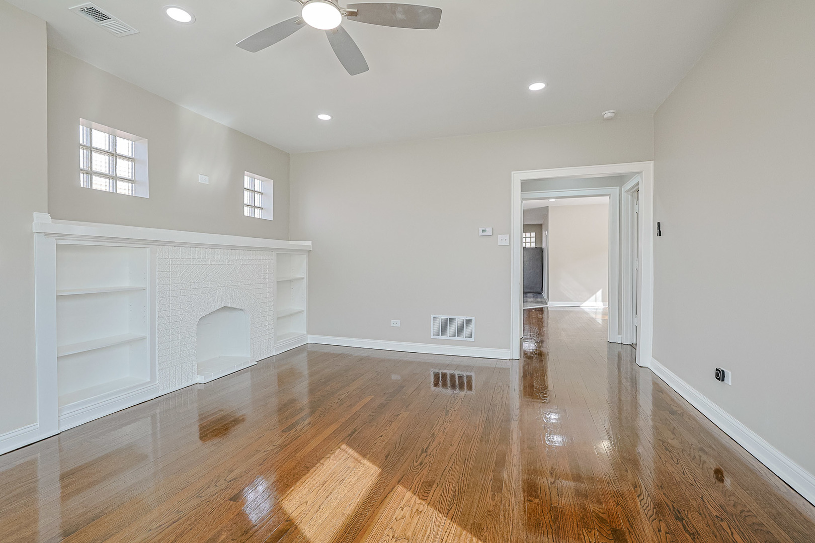 5955 S Whipple Street