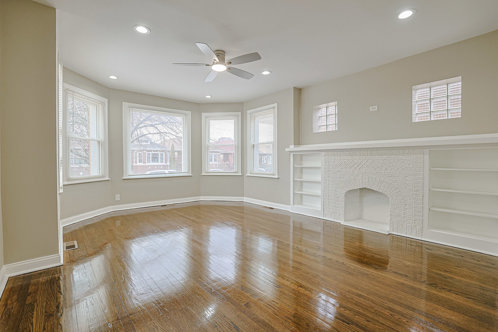 5955 S Whipple Street