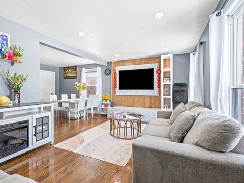 Tiny photo for 6709 N KOLMAR Avenue, Lincolnwood, IL 60712 (MLS # 12558377)