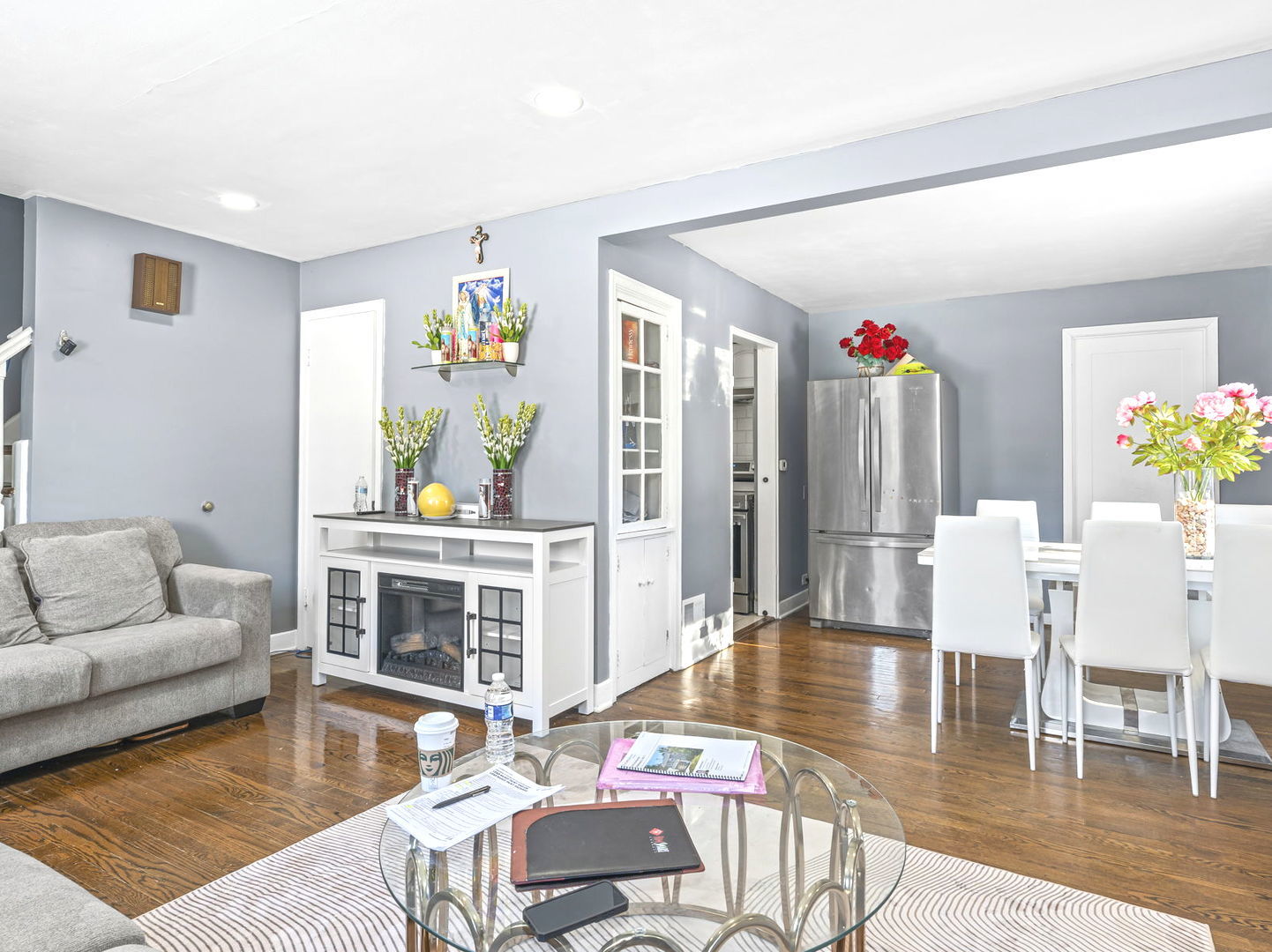 6709 N KOLMAR Avenue