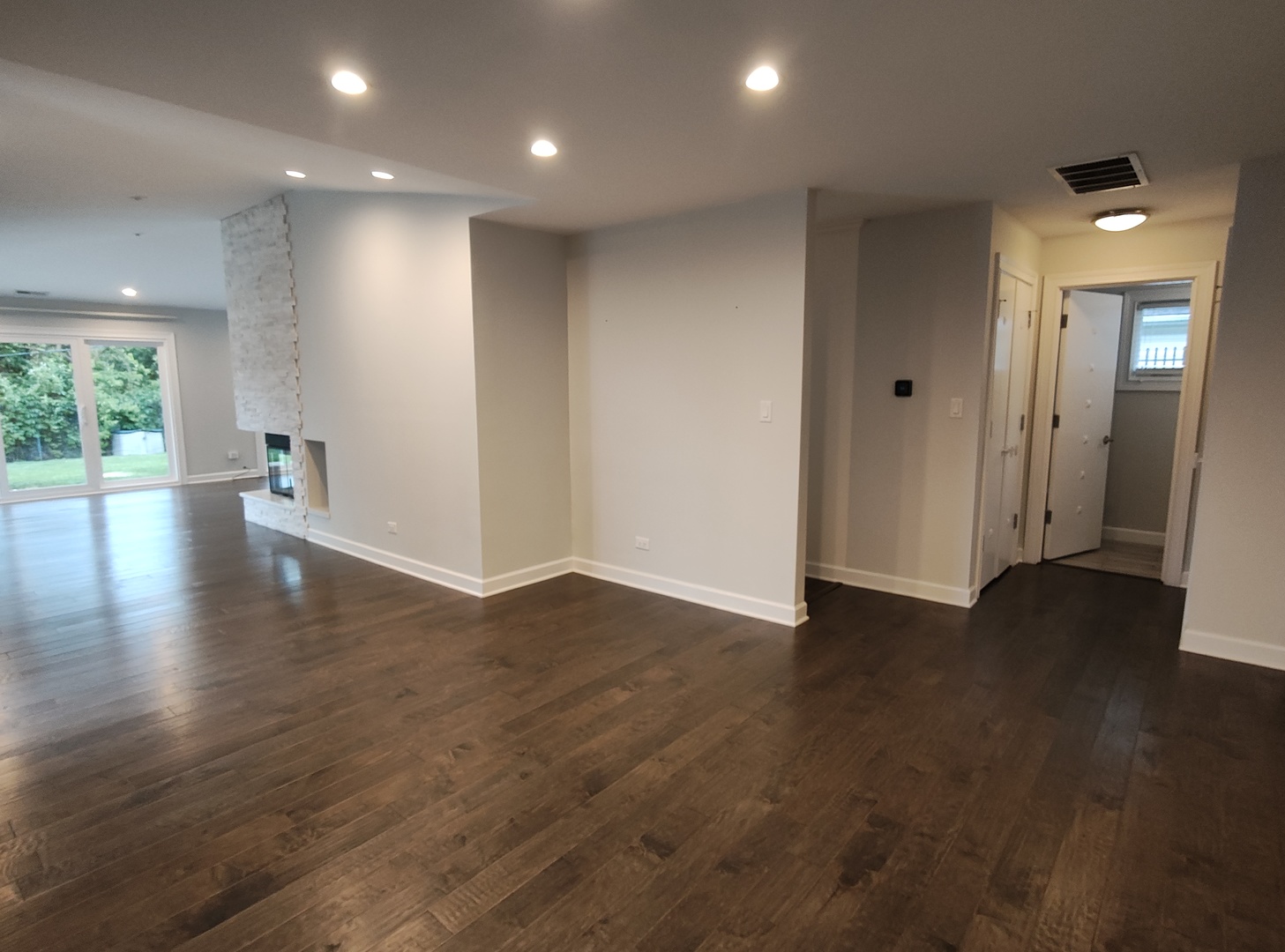 544 W 58th Place