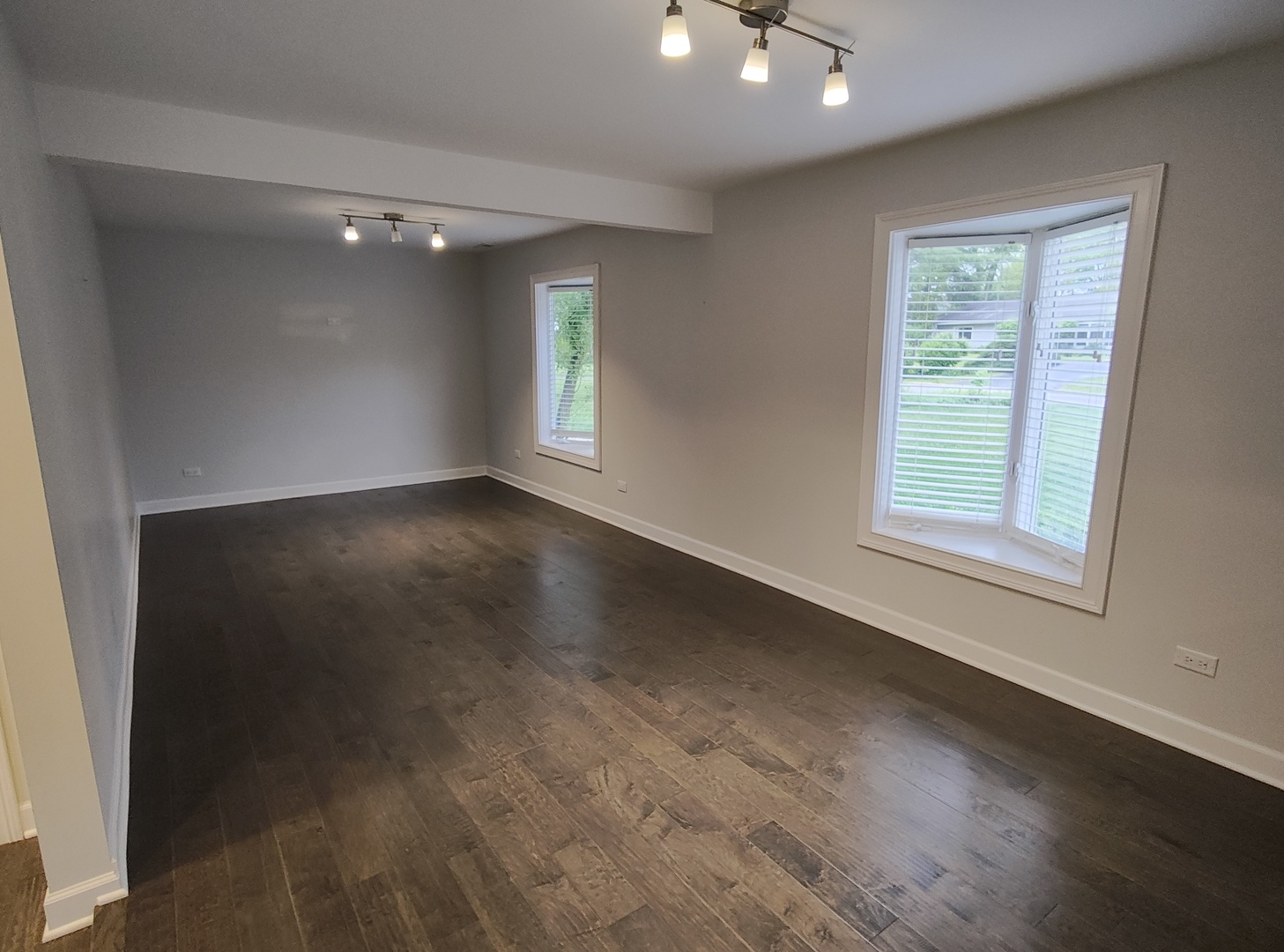 544 W 58th Place