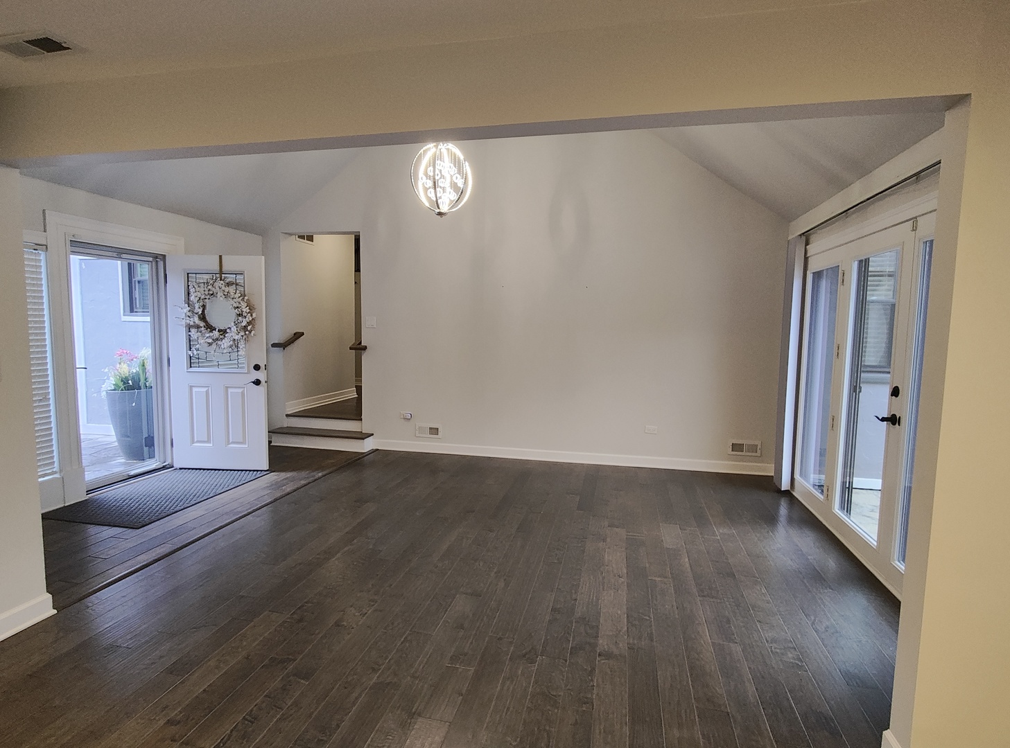 544 W 58th Place