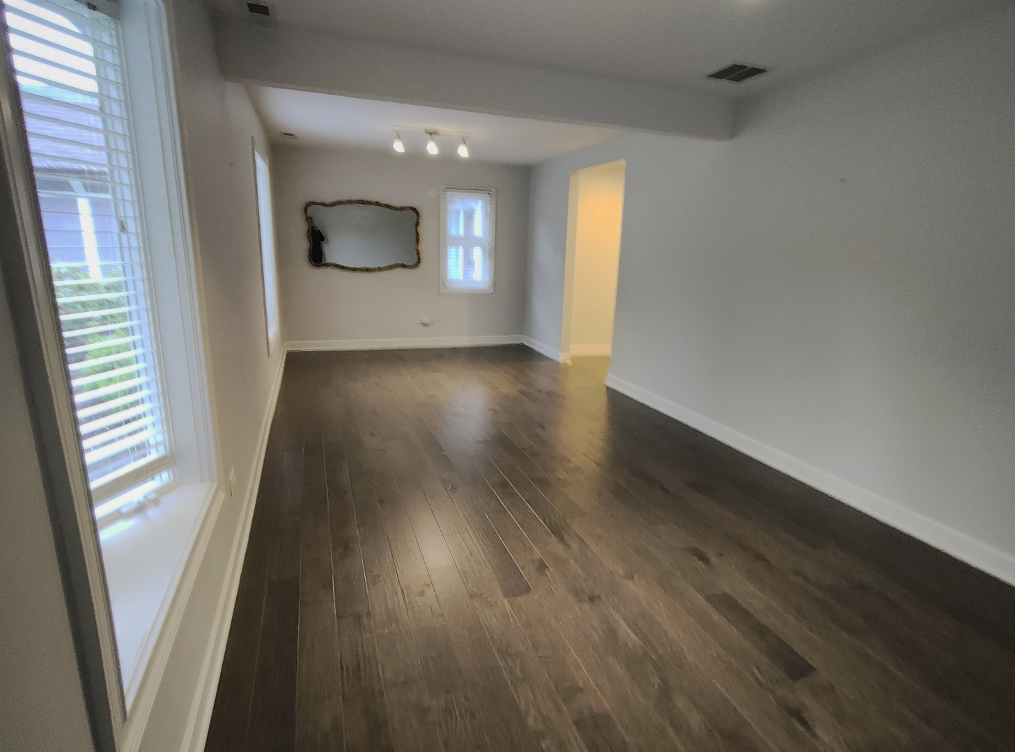 544 W 58th Place