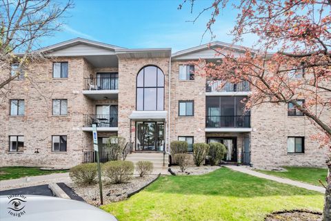 Photo of 13240 W Circle Drive Parkway #307, Crestwood, IL 60418 (MLS # 12618666)