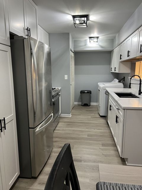 Tiny photo for 1687 Williamsburg Court #B, Wheaton, IL 60189 (MLS # 12527260)