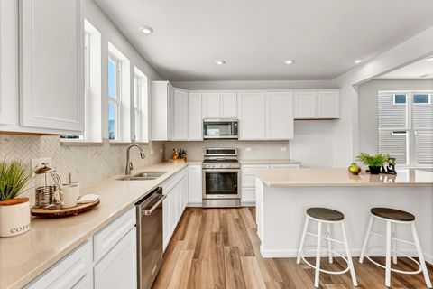 Tiny photo for 2813 Spring Circle South Cir, Lindenhurst, IL 60046 (MLS # 12545634)