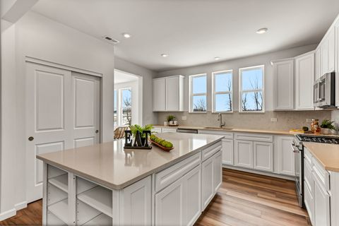 Tiny photo for 2813 Spring Circle South Cir, Lindenhurst, IL 60046 (MLS # 12545634)