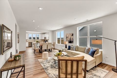 Tiny photo for 2813 Spring Circle South Cir, Lindenhurst, IL 60046 (MLS # 12545634)