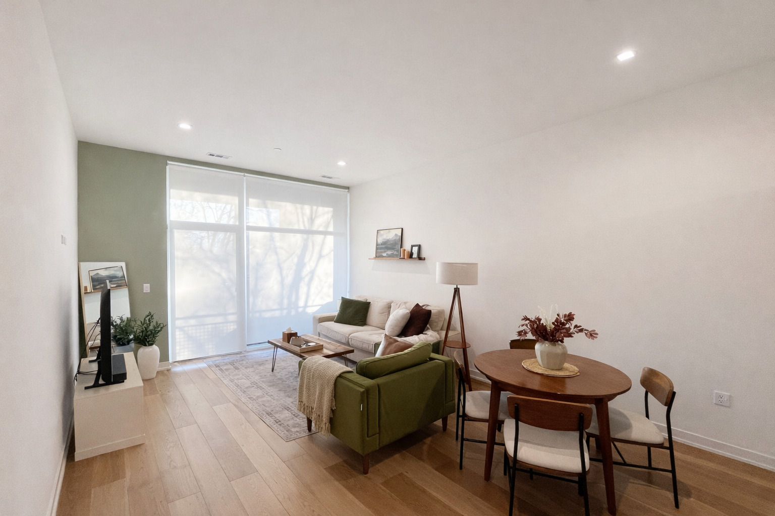 4513 N CLARK Street 304