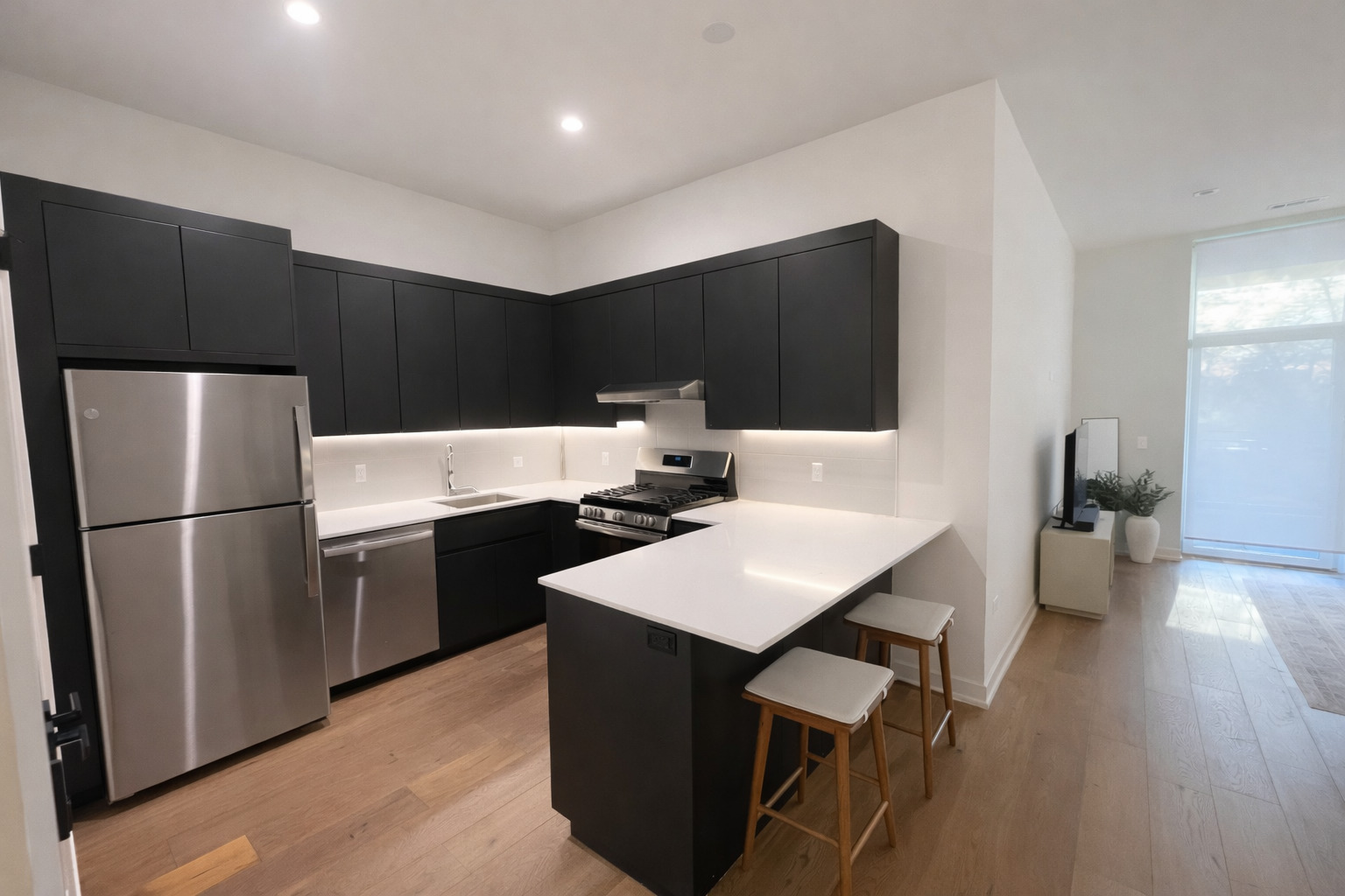 4513 N CLARK Street 304