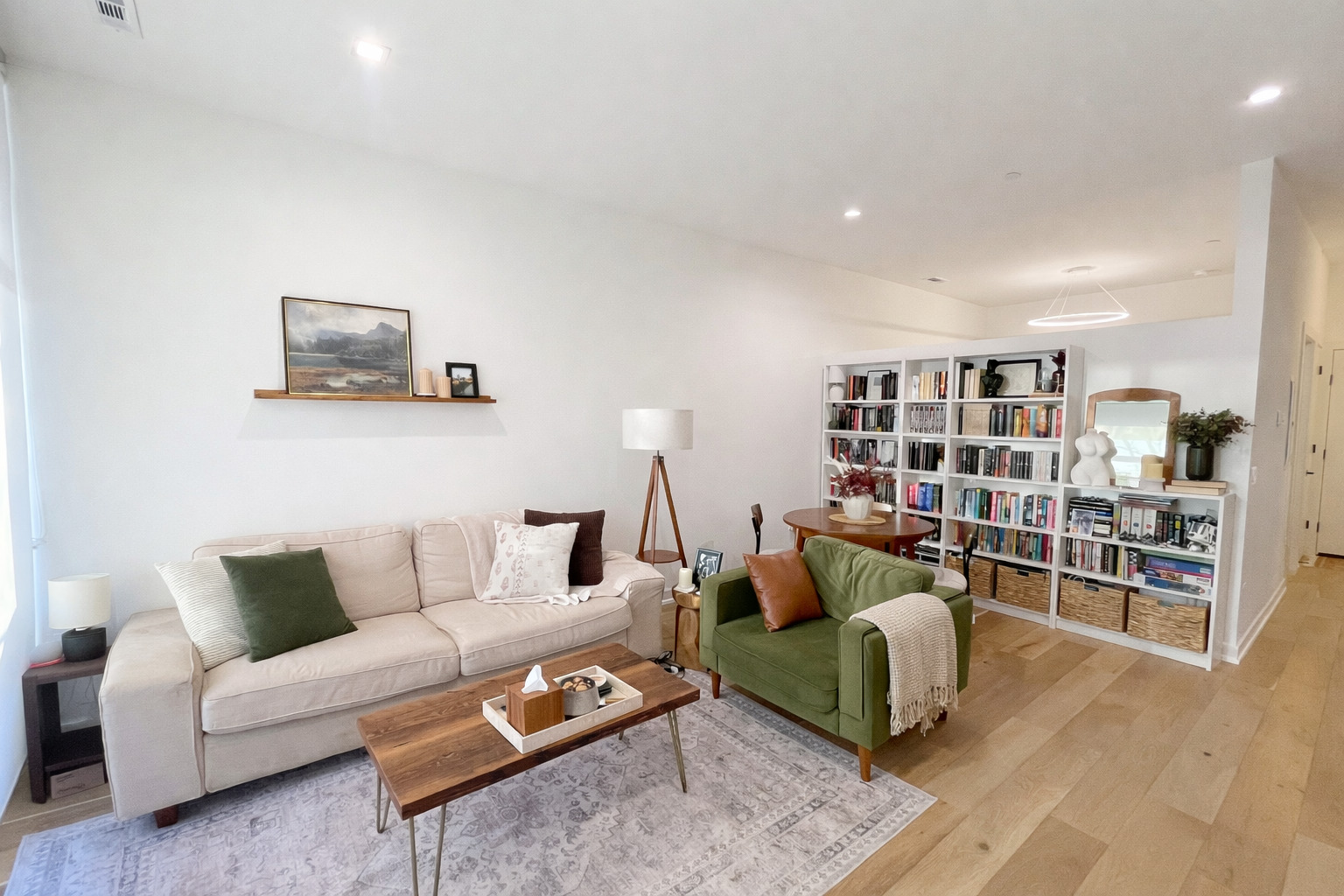 4513 N CLARK Street 304