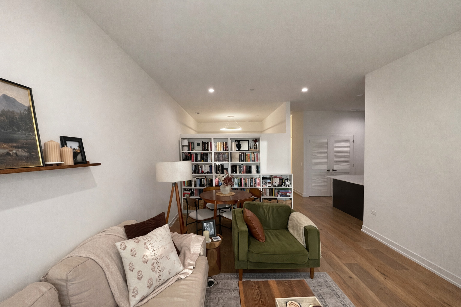 4513 N CLARK Street 304