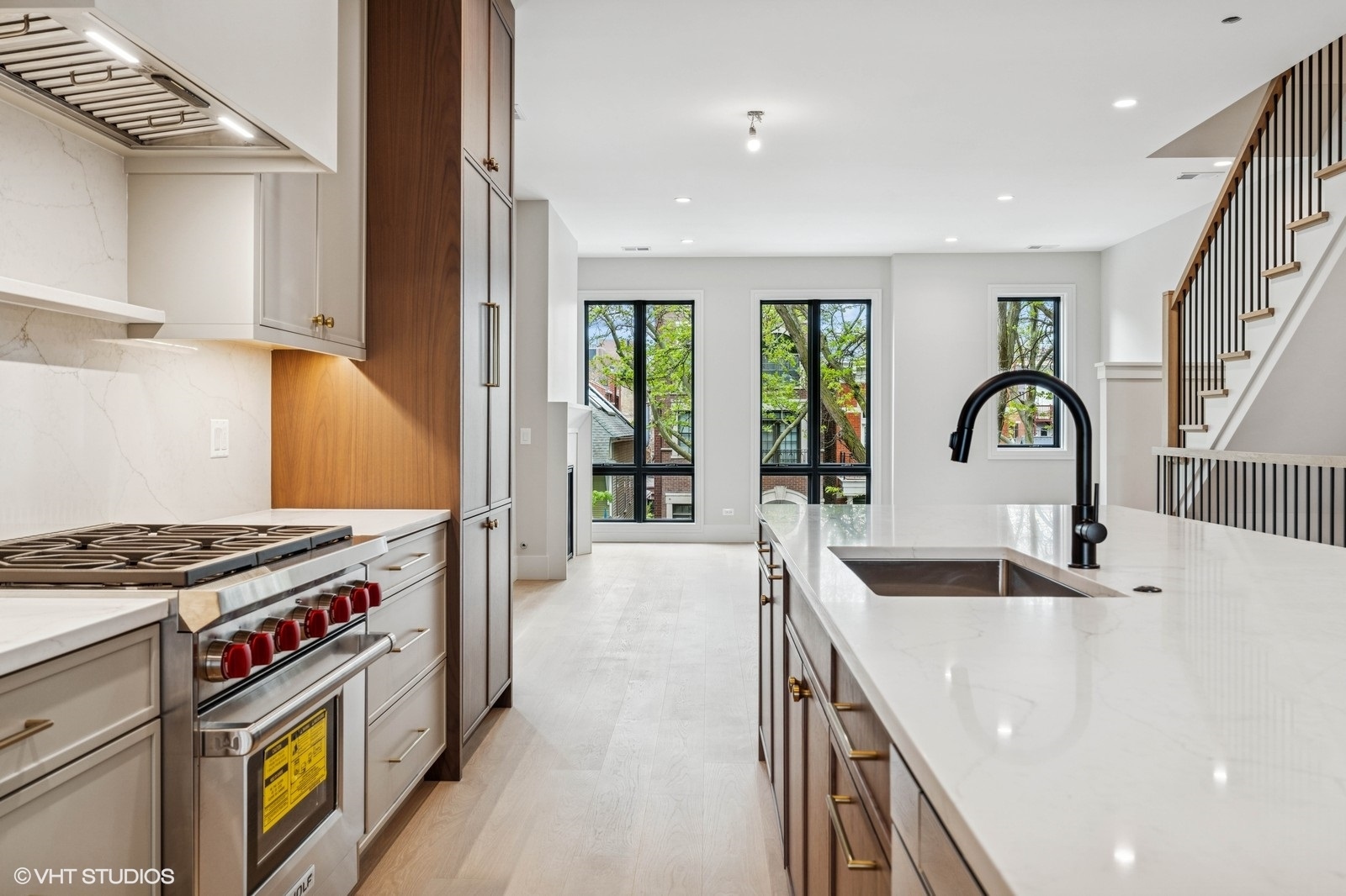 851 W Wolfram Street 1