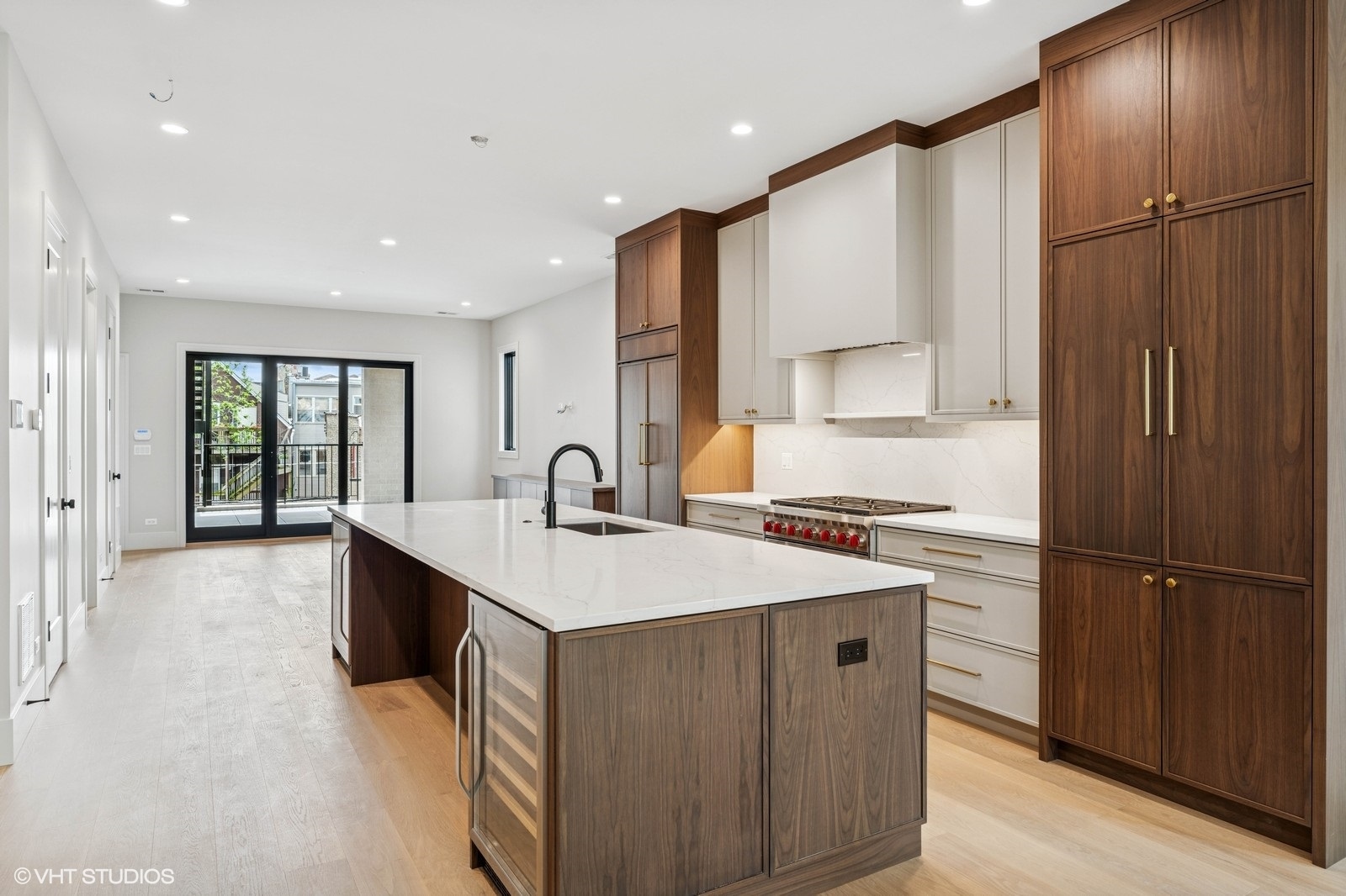 851 W Wolfram Street 1