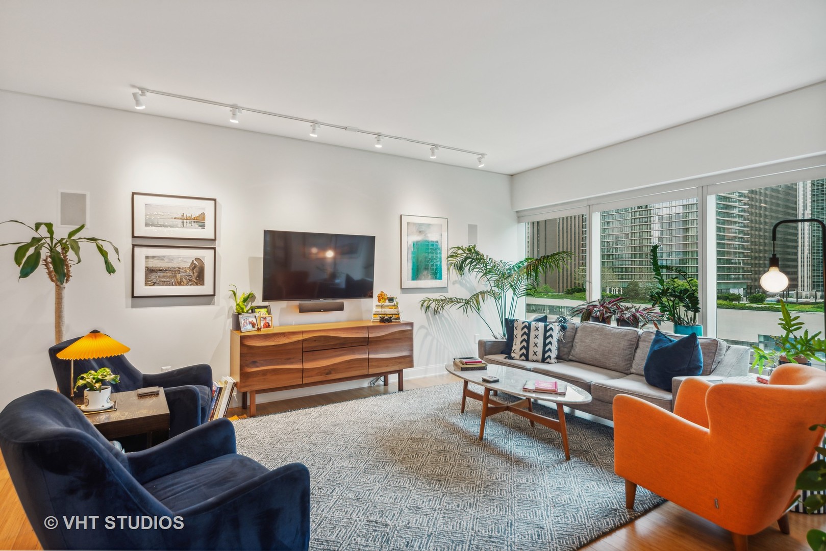 340 E RANDOLPH Street 604