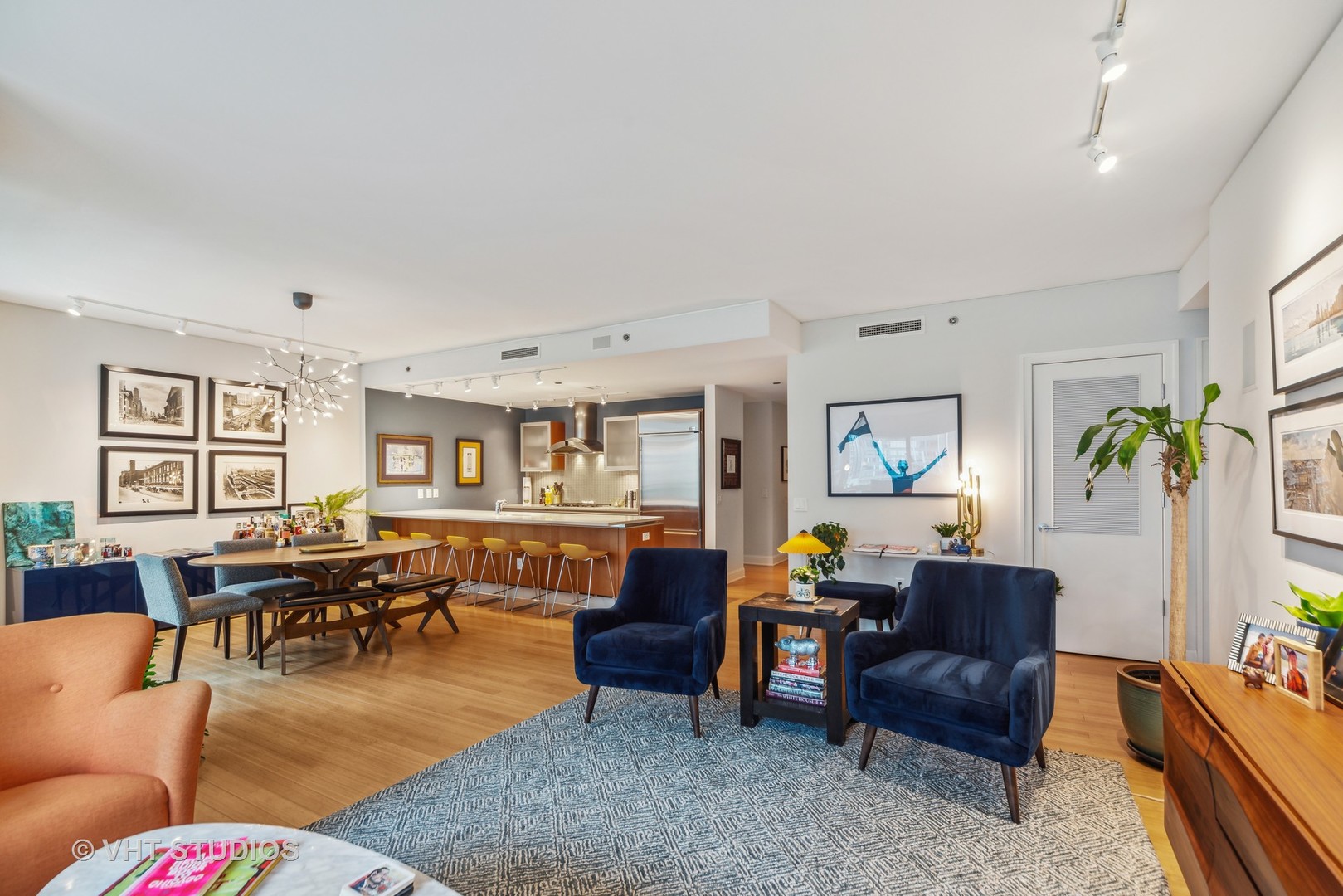 340 E RANDOLPH Street 604