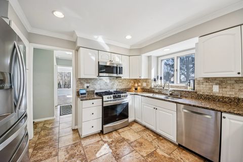 Tiny photo for 511 Greens View Drive, Algonquin, IL 60102 (MLS # 12595594)