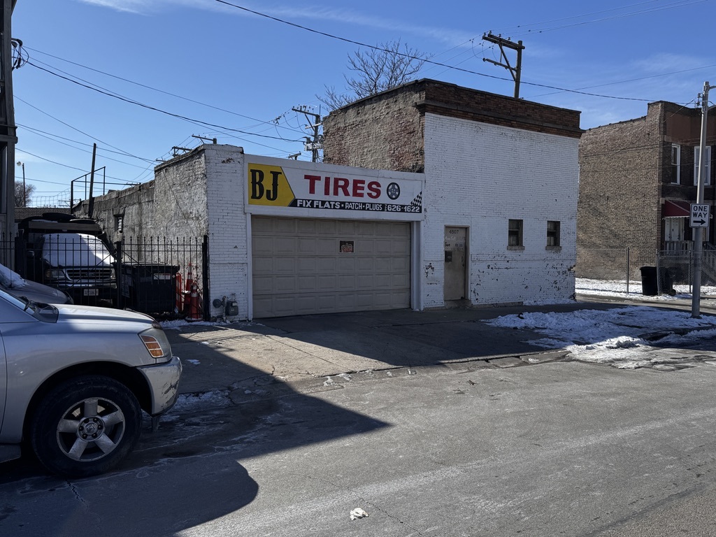 502 S Cicero Avenue