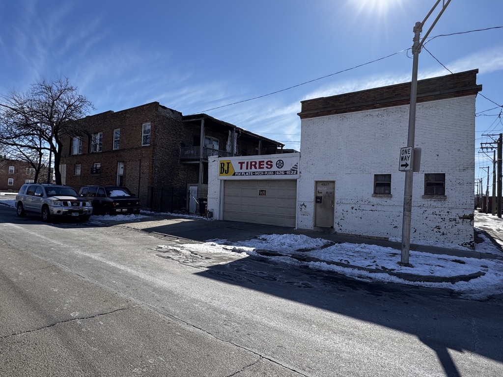 502 S Cicero Avenue