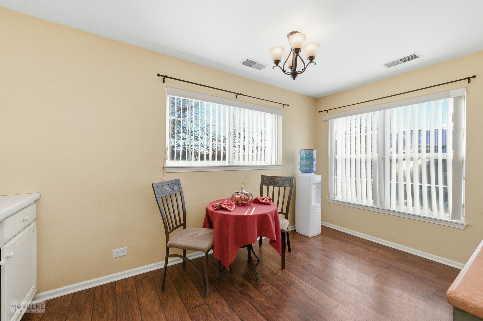 Warrenville, Illinois 60555, United States, 2 Bedrooms Bedrooms, ,2 BathroomsBathrooms,Residential,Active,254891