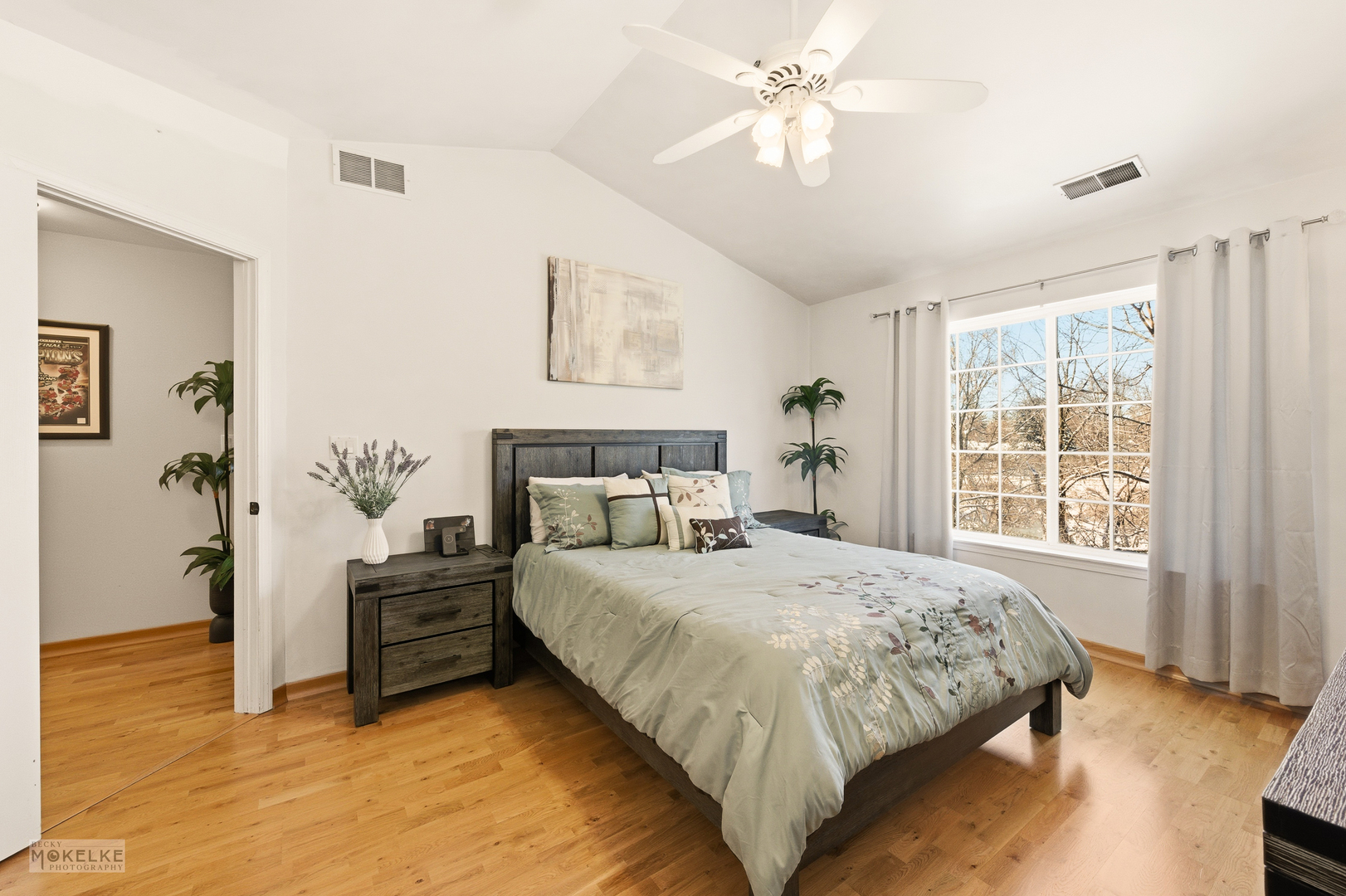 Warrenville, Illinois 60555, United States, 2 Bedrooms Bedrooms, ,2 BathroomsBathrooms,Residential,Active,254891