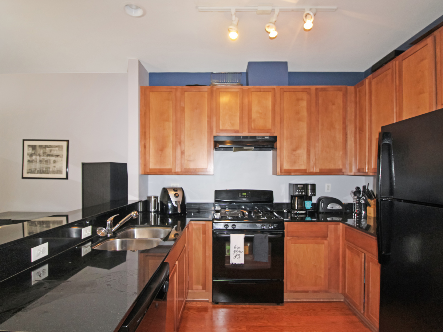 2409 W 32 Place