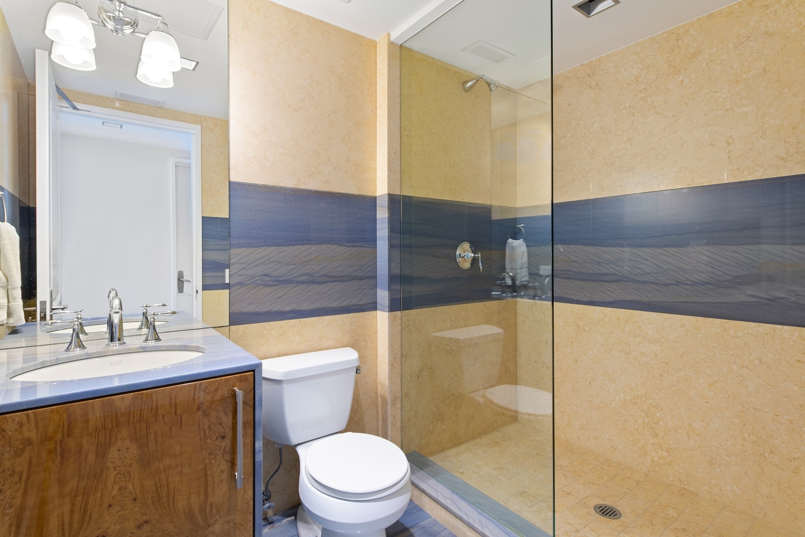 Chicago, Illinois 60611, United States, 3 Bedrooms Bedrooms, ,4 BathroomsBathrooms,Residential,Active,111148