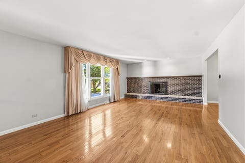 Tiny photo for 933 W Gilbert Avenue, Palatine, IL 60067 (MLS # 12702936)