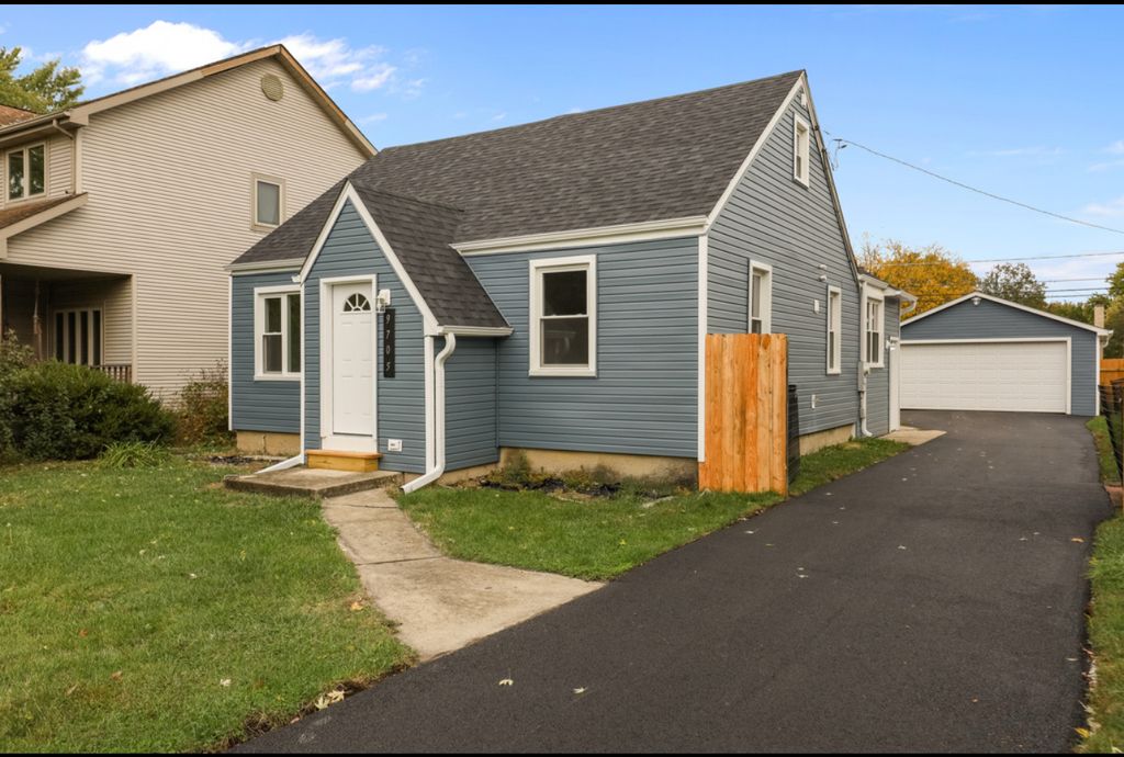 Photo for 9705 Oak Park Avenue, Oak Lawn, IL 60453 (MLS # 12481786)