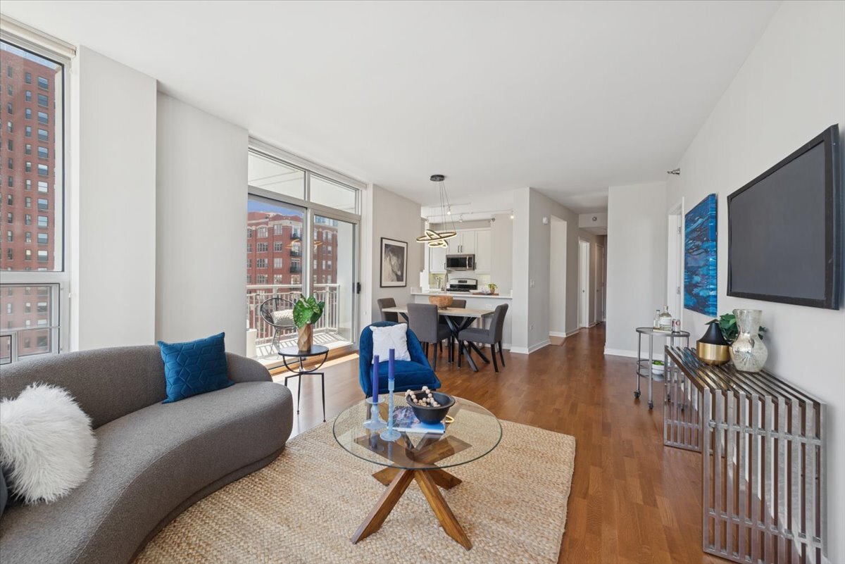 330 W Grand Avenue 1101