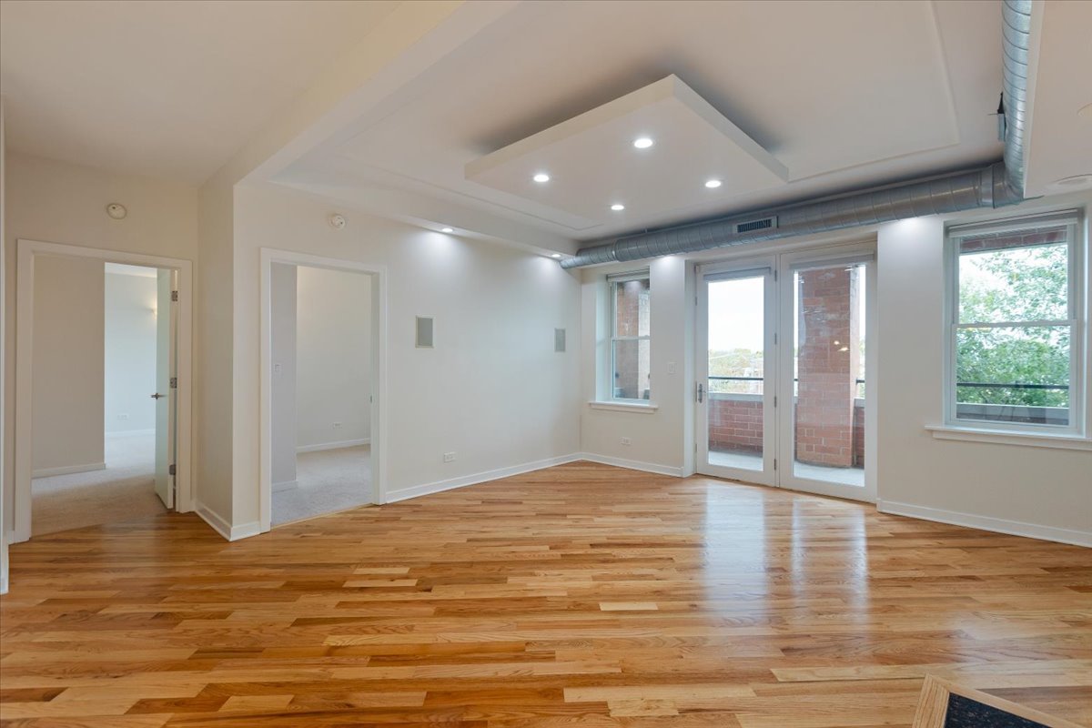 3550 W Montrose Avenue 408