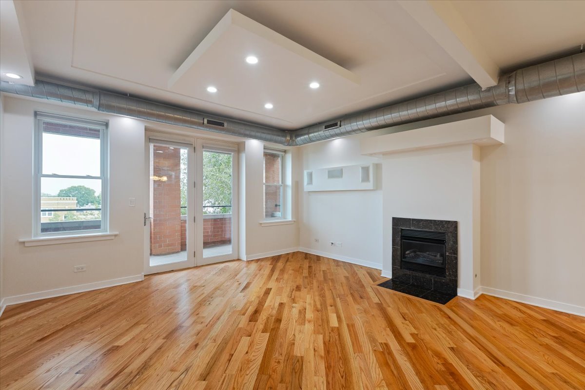 3550 W Montrose Avenue 408