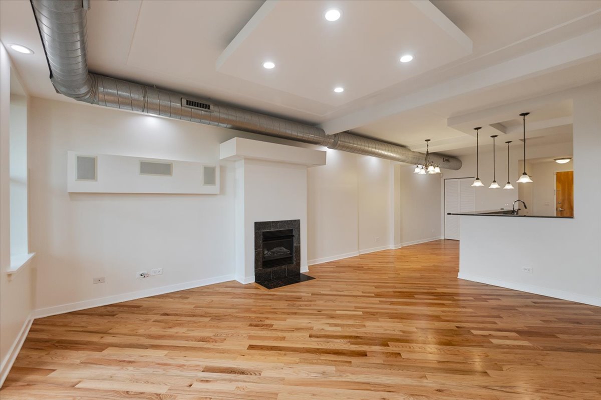 3550 W Montrose Avenue 408