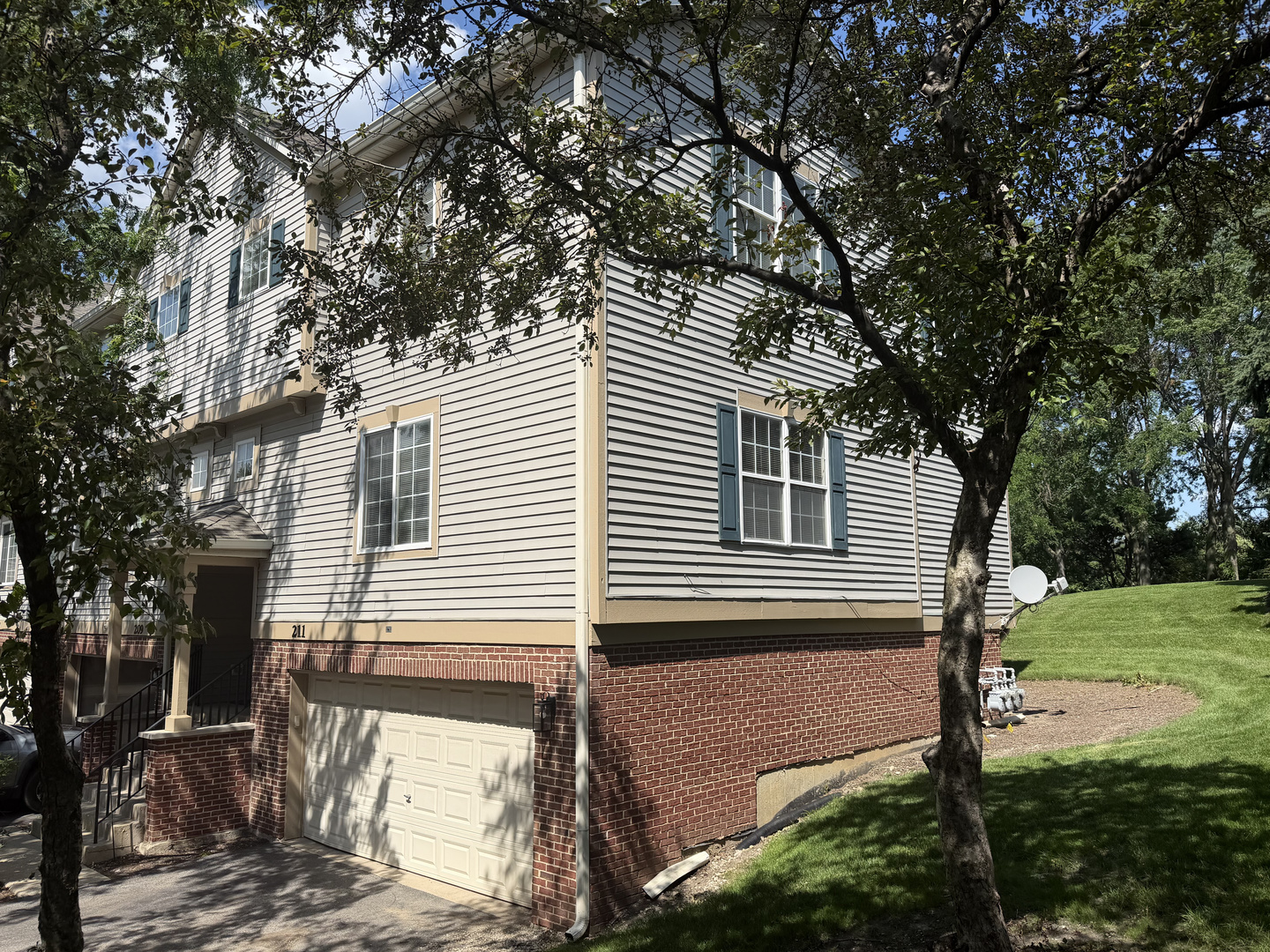 211 MONARCH Drive - Photo 2