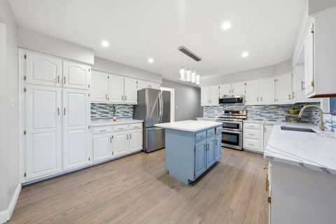 Tiny photo for 1 Longwood Way, Lemont, IL 60439 (MLS # 12591404)