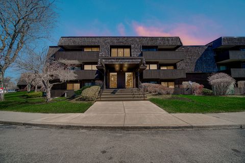Photo of 511 Timber Ridge Drive #202, Carol Stream, IL 60188 (MLS # 12597228)
