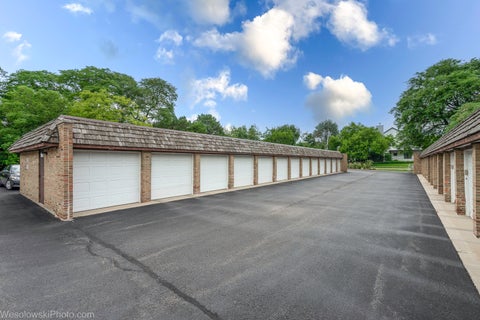 Tiny photo for 360 Claymoor Road #2C, Hinsdale, IL 60521 (MLS # 12731771)