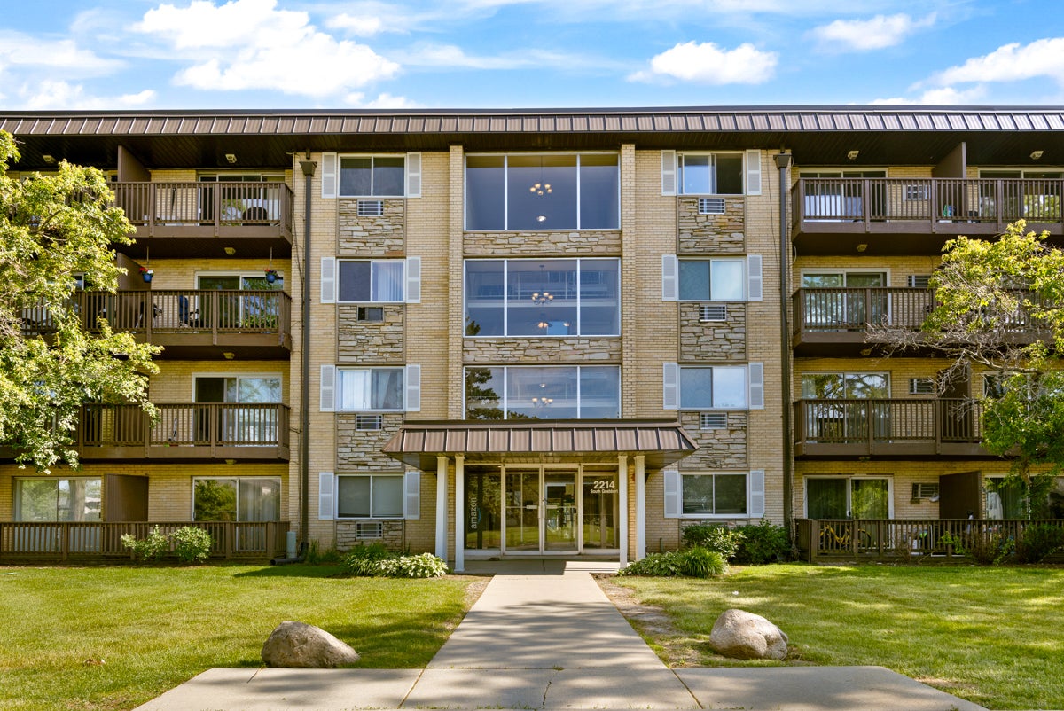 2214 S Goebbert Road 178