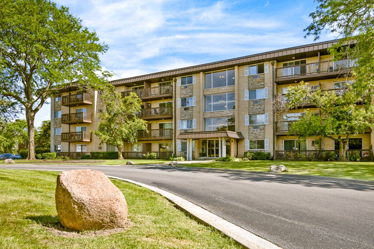 2214 S Goebbert Road 178