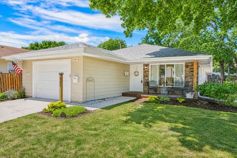 Photo of 321 Ingleside Avenue, Aurora, IL 60506 (MLS # 12666887)