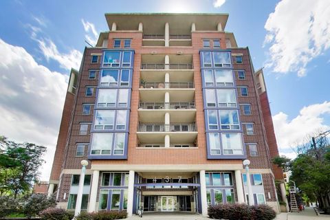 Photo of 437 W Division Street #303, Chicago, IL 60610 (MLS # 12703084)