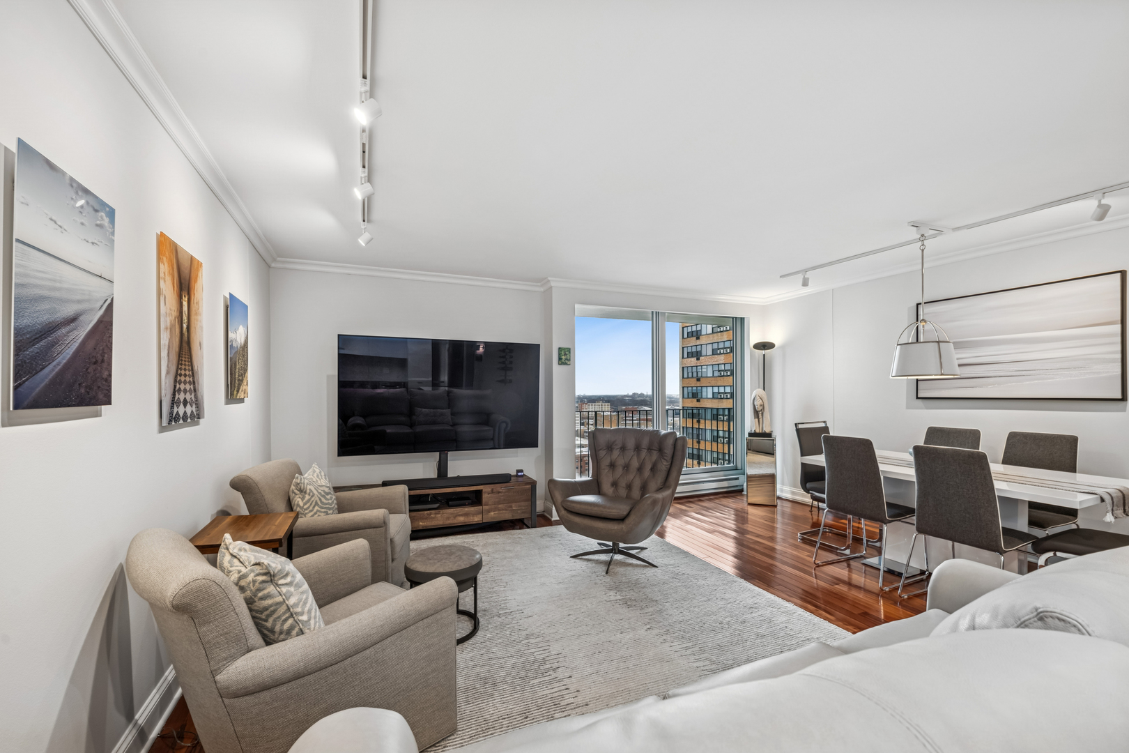 6033 N SHERIDAN Road 15L