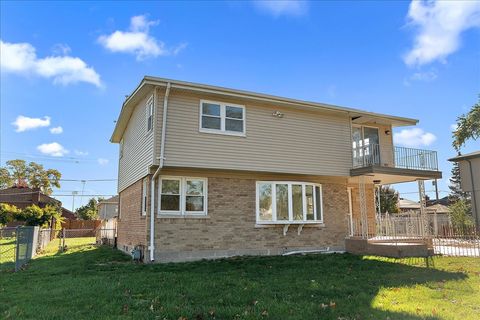 Tiny photo for 8323 Melvina Avenue, Burbank, IL 60459 (MLS # 12505525)