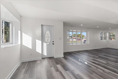 Tiny photo for 8323 Melvina Avenue, Burbank, IL 60459 (MLS # 12505525)