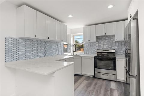 Tiny photo for 8323 Melvina Avenue, Burbank, IL 60459 (MLS # 12505525)