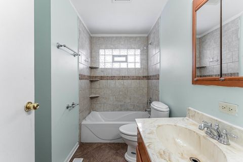 Tiny photo for 1348 HARTFORD Street, Glendale Heights, IL 60139 (MLS # 12563621)