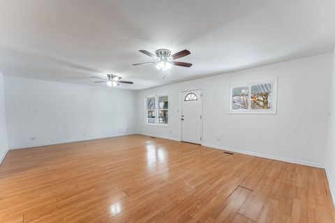 Tiny photo for 1348 HARTFORD Street, Glendale Heights, IL 60139 (MLS # 12563621)